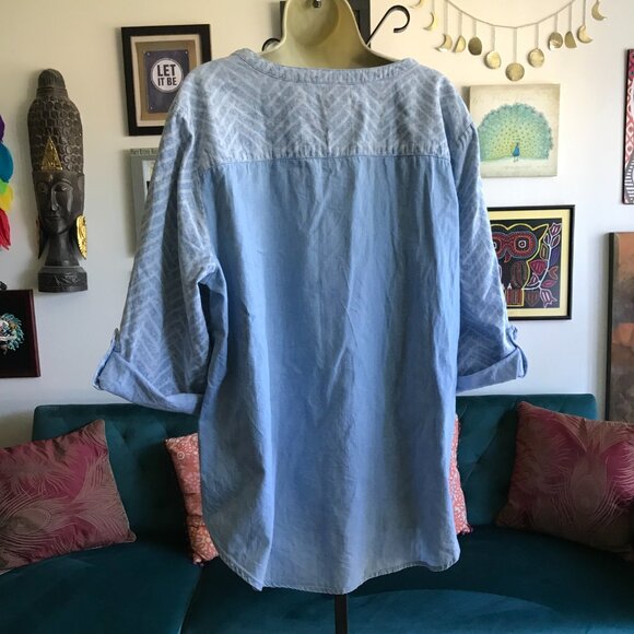 CHICO'S size 3 / XL Chambray Blue Printed Denim Popover Hi-Lo Tunic Top - Picture 3 of 4